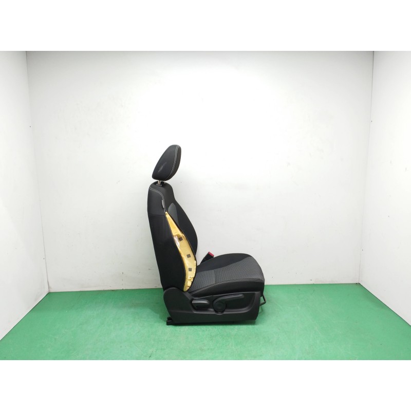 ASIENTO DELANTERO DERECHO NECESITA REPARACION