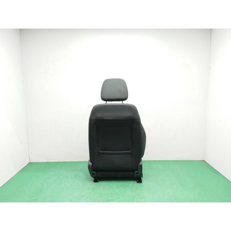 ASIENTO DELANTERO DERECHO NECESITA REPARACION