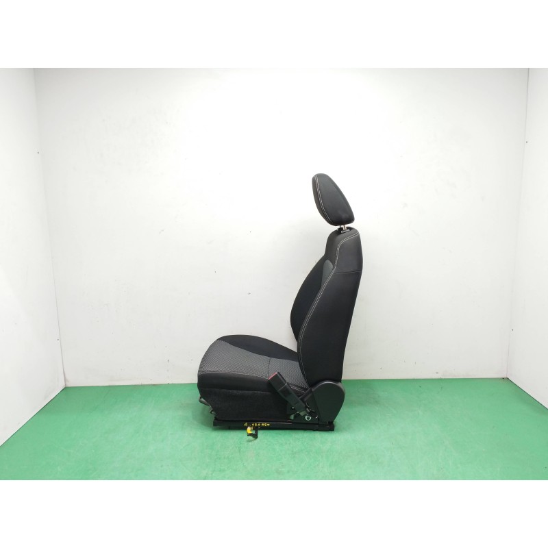 ASIENTO DELANTERO DERECHO NECESITA REPARACION