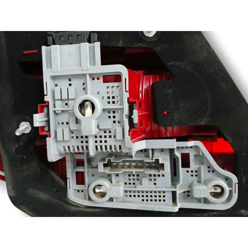 PILOTO TRASERO DERECHO 601000R