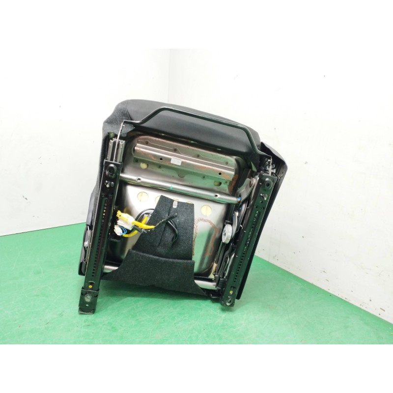 ASIENTO DELANTERO IZQUIERDO NECESITA REPARACION