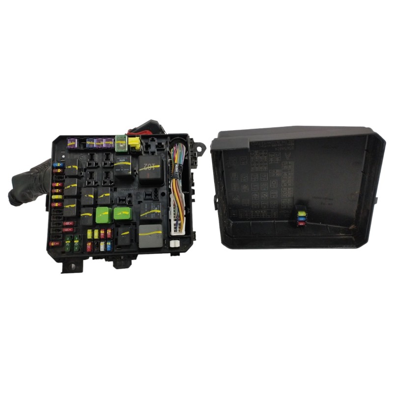 CAJA RELES / FUSIBLES