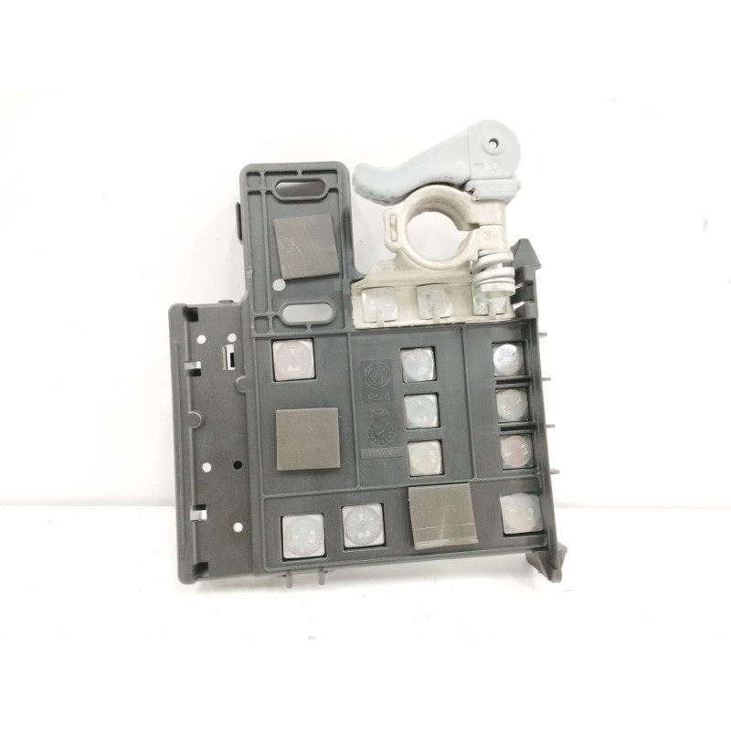 CAJA RELES / FUSIBLES