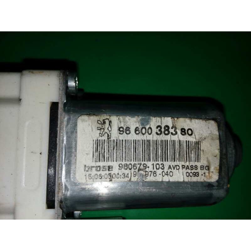 ELEVALUNAS DELANTERO DERECHO 9660038380