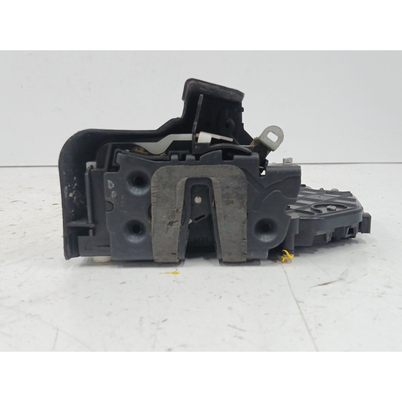 Recambio de cerradura puerta trasera derecha para ford kuga i 2.0 tdci referencia OEM IAM 8V4AS26412EA  