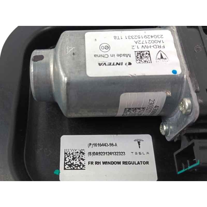 ELEVALUNAS DELANTERO DERECHO