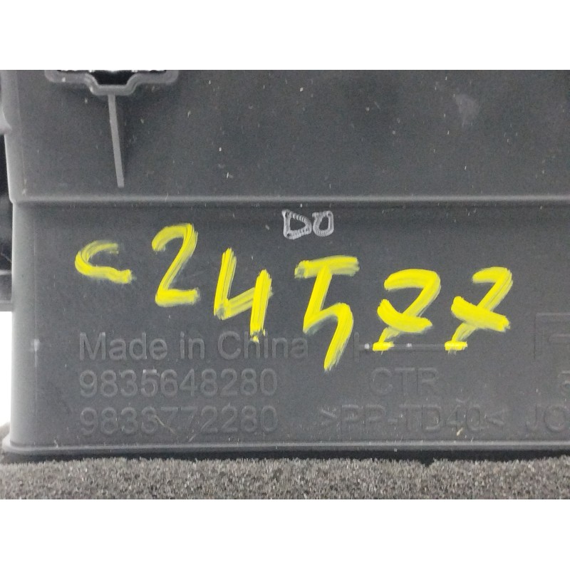 REJILLA AIREADORA CENTRAL 9833772280