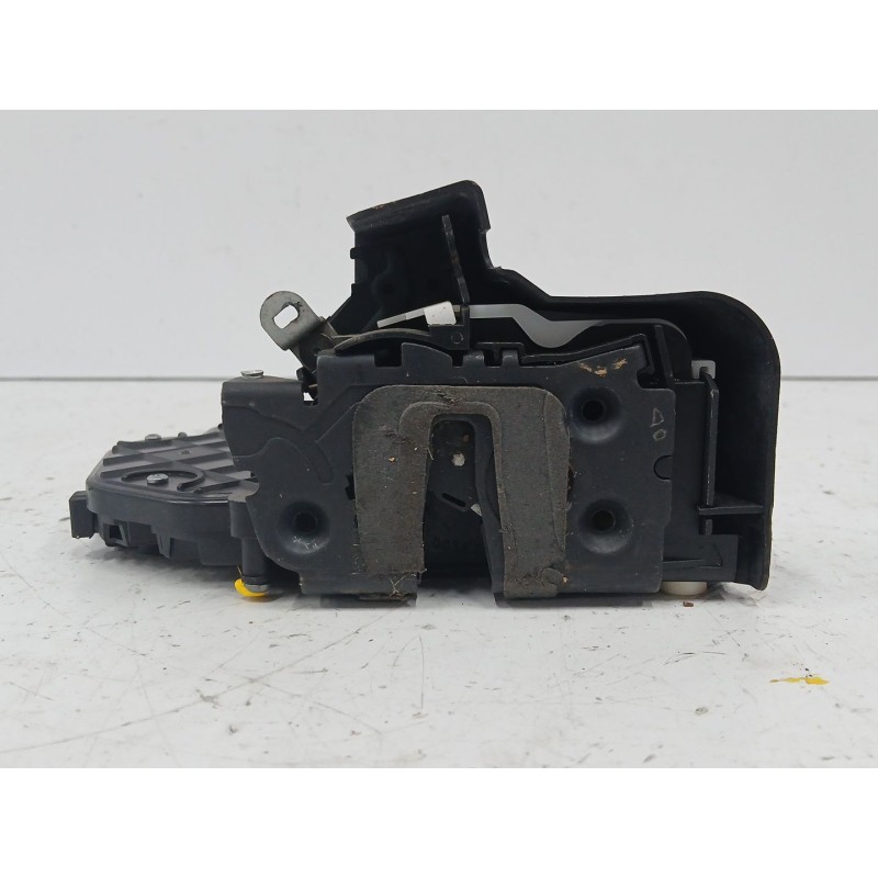 Recambio de cerradura puerta trasera izquierda para ford kuga i 2.0 tdci referencia OEM IAM 8V4AS26413EA  