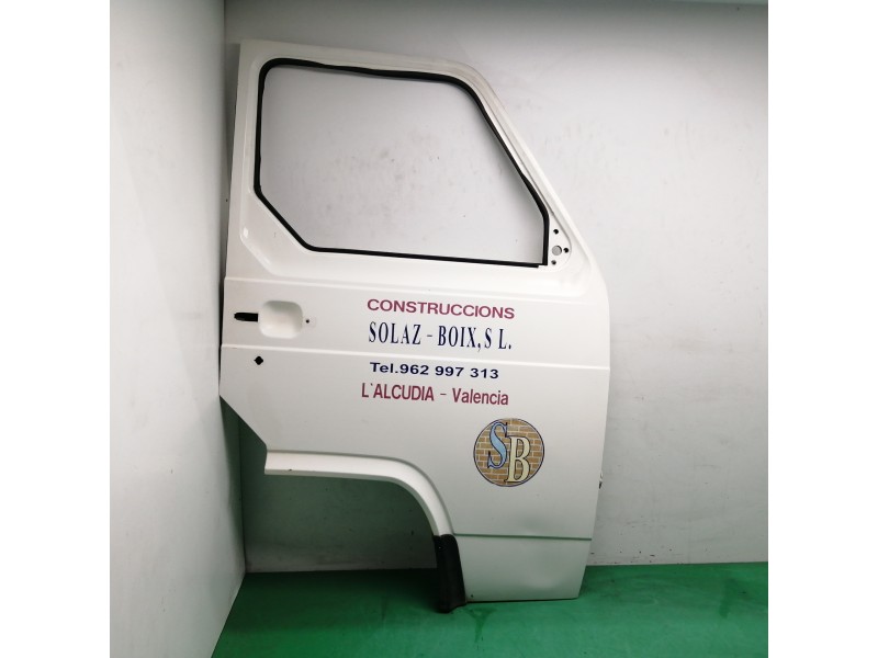 Recambio de puerta delantera derecha para nissan trade 100 3.0 turbodiesel referencia OEM IAM  NECESITA REPARACION 