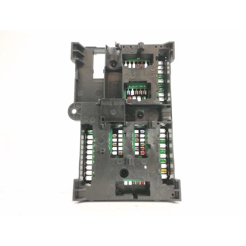 CAJA RELES / FUSIBLES DISTRIBUIDOR DE CORRIENTE PARTE TRASERA