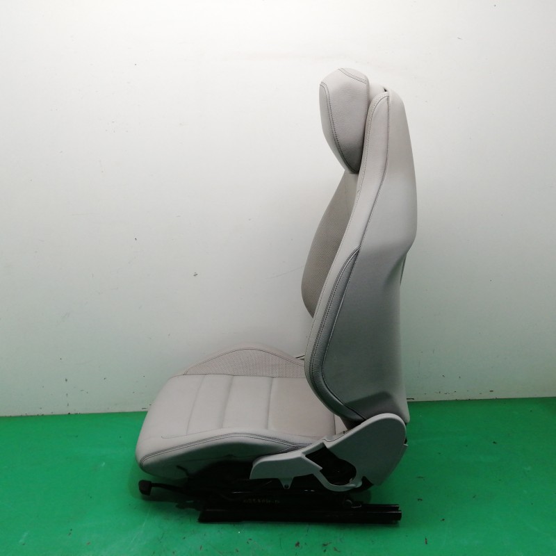 ASIENTO DELANTERO DERECHO PROTECTOR SALTADO