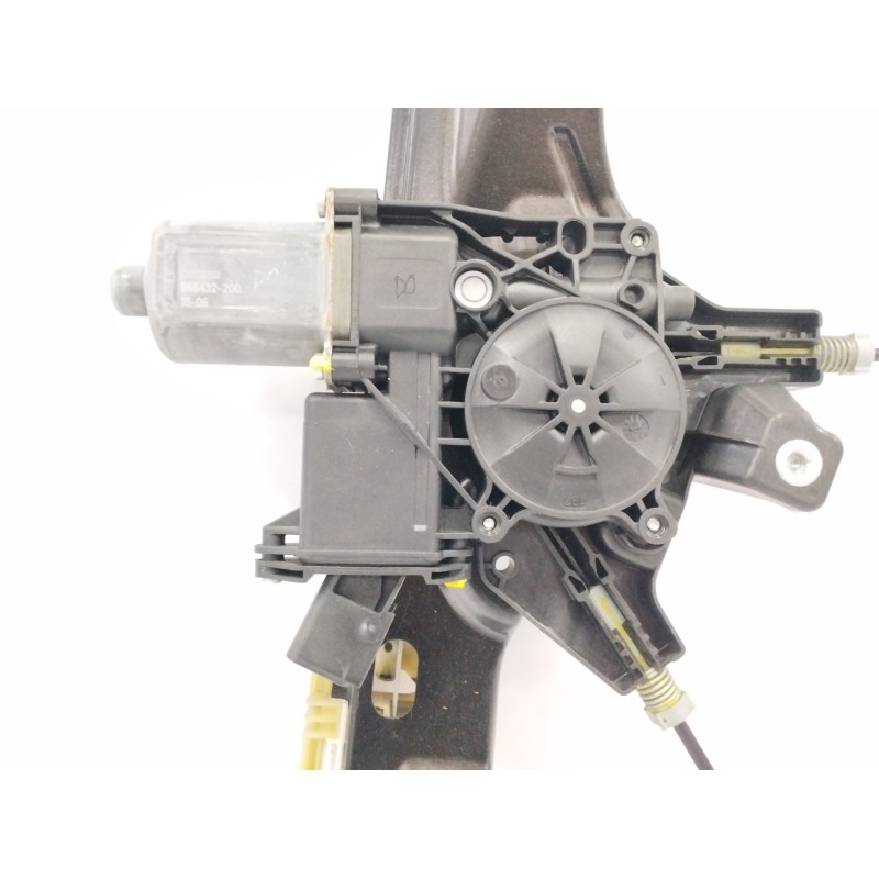 ELEVALUNAS DELANTERO DERECHO