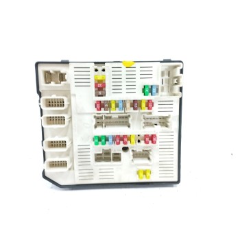 Recambio de caja reles / fusibles para renault megane iii berlina 5 p 1.6 16v referencia OEM IAM 284B60168R  