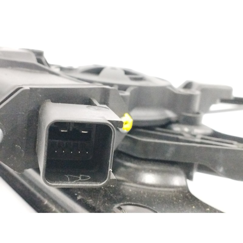 ELEVALUNAS DELANTERO DERECHO