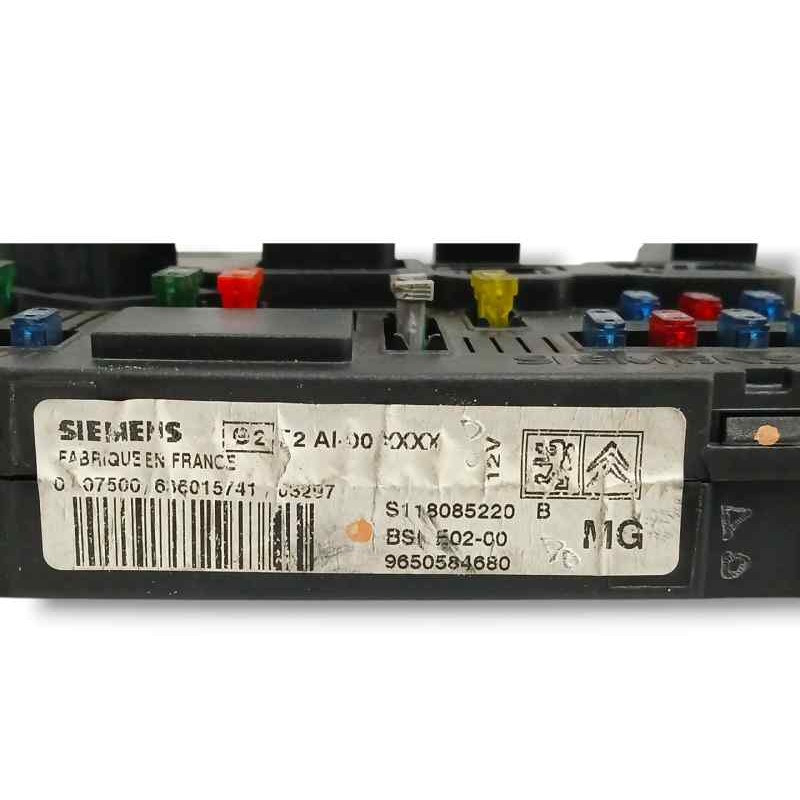 CAJA RELES / FUSIBLES S118085220B