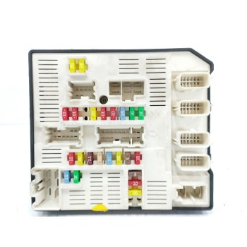 Recambio de caja reles / fusibles para renault megane iii berlina 5 p 1.6 16v referencia OEM IAM 284B60168R  