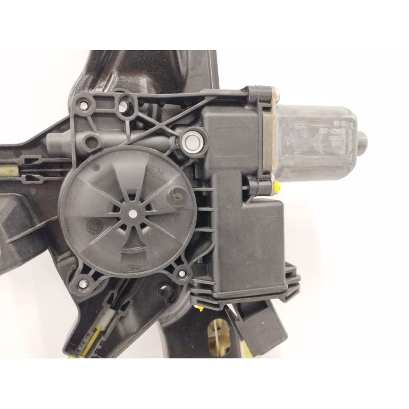 ELEVALUNAS DELANTERO IZQUIERDO