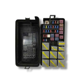 Recambio de caja reles / fusibles para chevrolet lacetti se referencia OEM IAM 96451744  