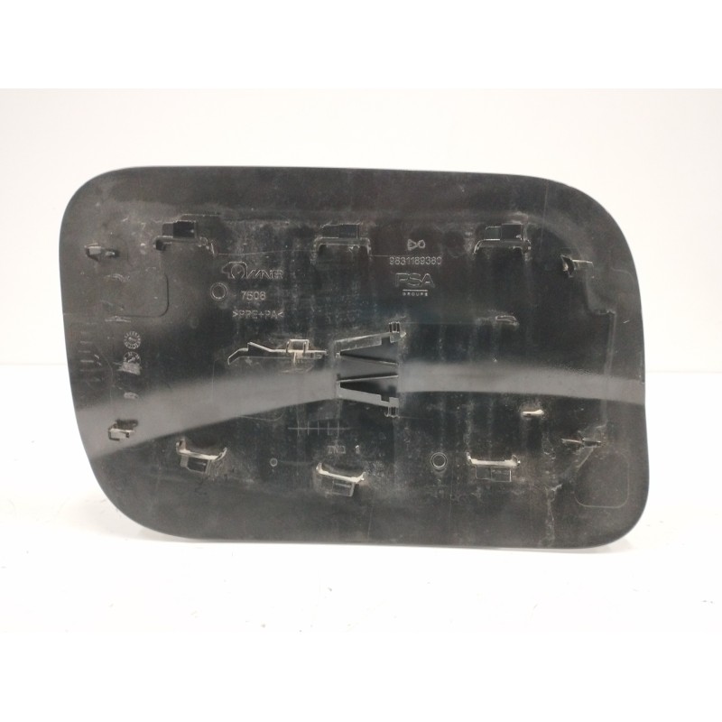 TAPA EXTERIOR COMBUSTIBLE