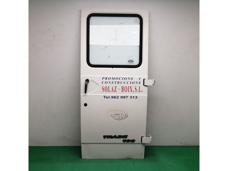 Recambio de porton trasero derecho para nissan trade 100 3.0 turbodiesel referencia OEM IAM  DAÑADA 