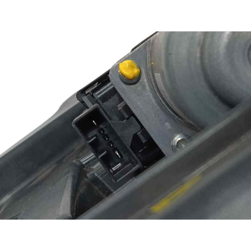 ELEVALUNAS TRASERO DERECHO