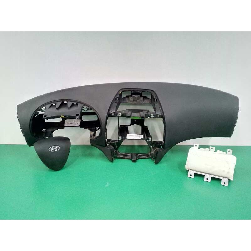 Recambio de salpicadero para hyundai i30 1.4 cat referencia OEM IAM 847312R000 569002R000 845302R000