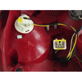 Recambio de piloto trasero derecho para kia cee´d 1.6 crdi cat referencia OEM IAM 924021H000  