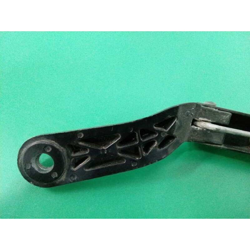 BRAZO LIMPIA DELANTERO IZQUIERDO