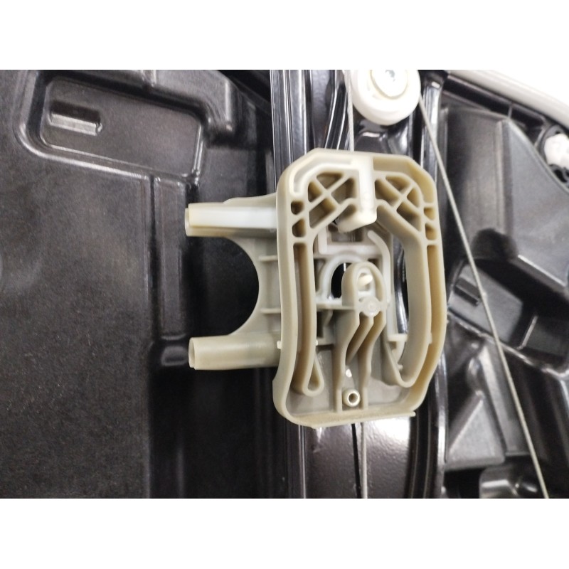 ELEVALUNAS TRASERO DERECHO SIN MOTOR 51357498150