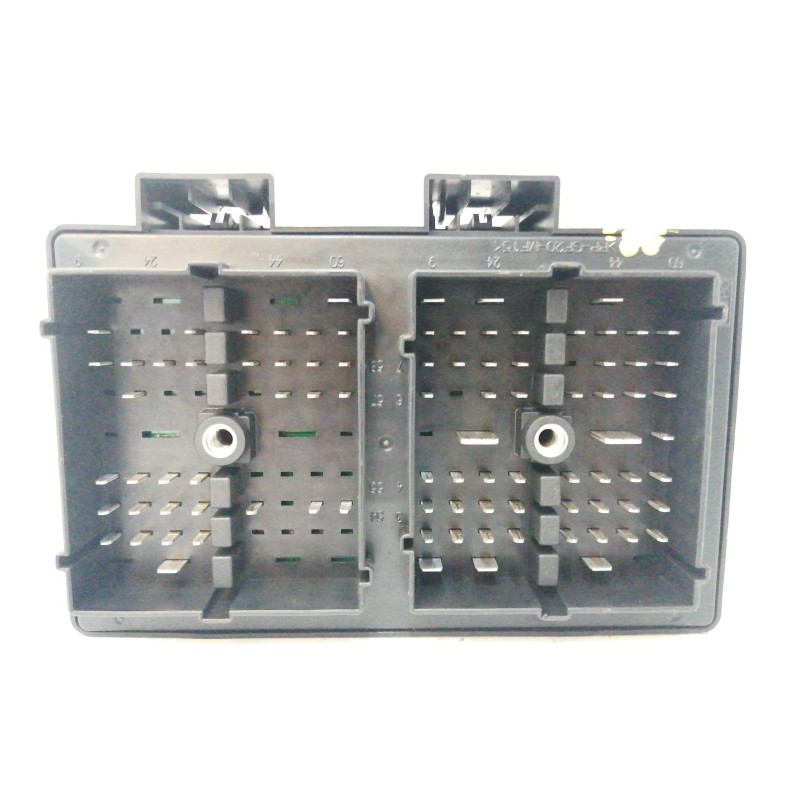 CAJA RELES / FUSIBLES