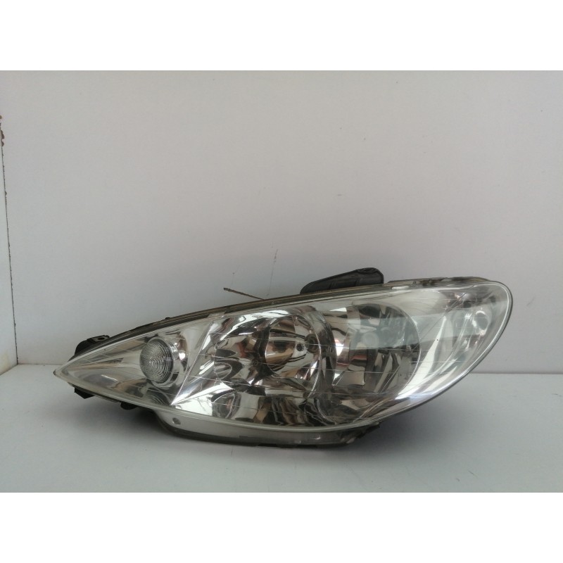 Recambio de faro izquierdo para peugeot 206 berlina 1.4 hdi referencia OEM IAM 9628666880  