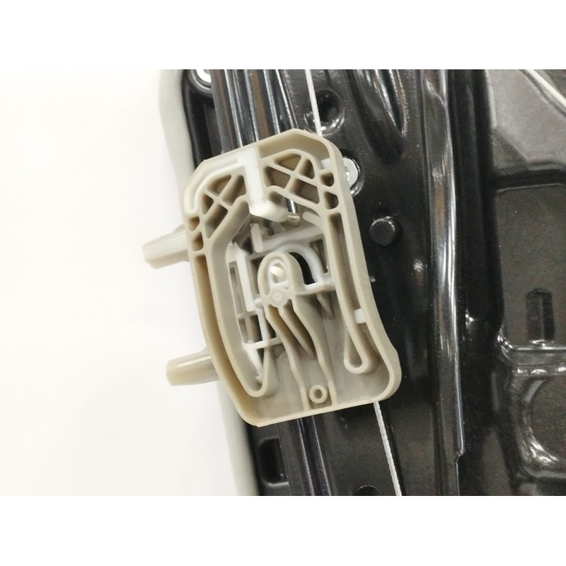 ELEVALUNAS DELANTERO DERECHO SIN MOTOR 51337498148