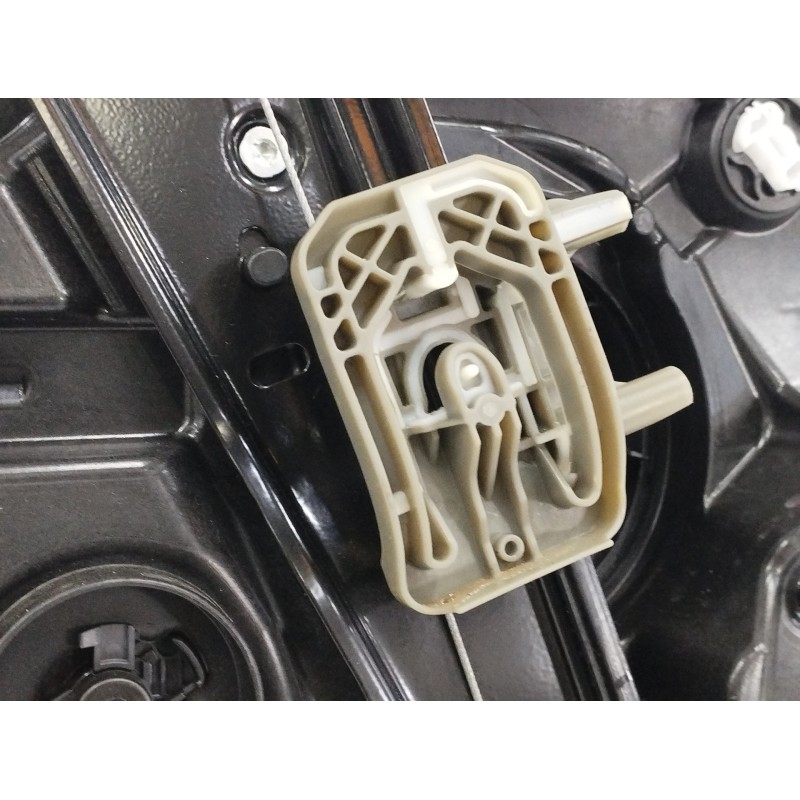 ELEVALUNAS DELANTERO DERECHO SIN MOTOR 51337498148