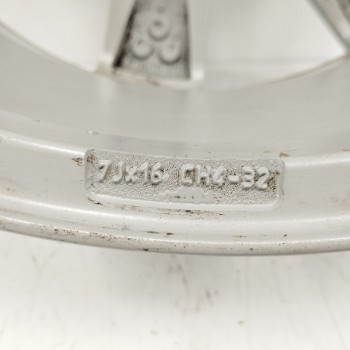 Recambio de llanta para peugeot 308 1.6 16v referencia OEM IAM 9680729880 7JX16CH4-32 4H 4X108