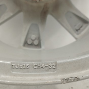 Recambio de llanta para peugeot 308 1.6 16v referencia OEM IAM 9680729880 7JX16CH4-32 4H 4X108