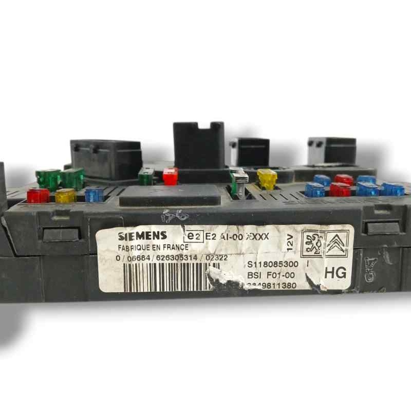CAJA RELES / FUSIBLES S118085300