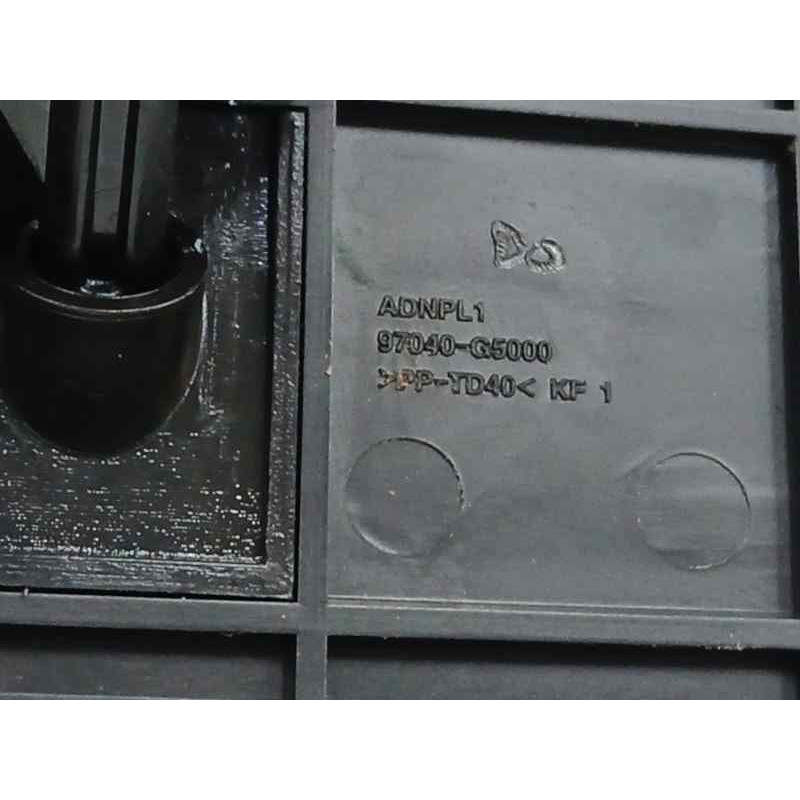 REJILLA AIREADORA TRASERA DEL APOYABRAZOS