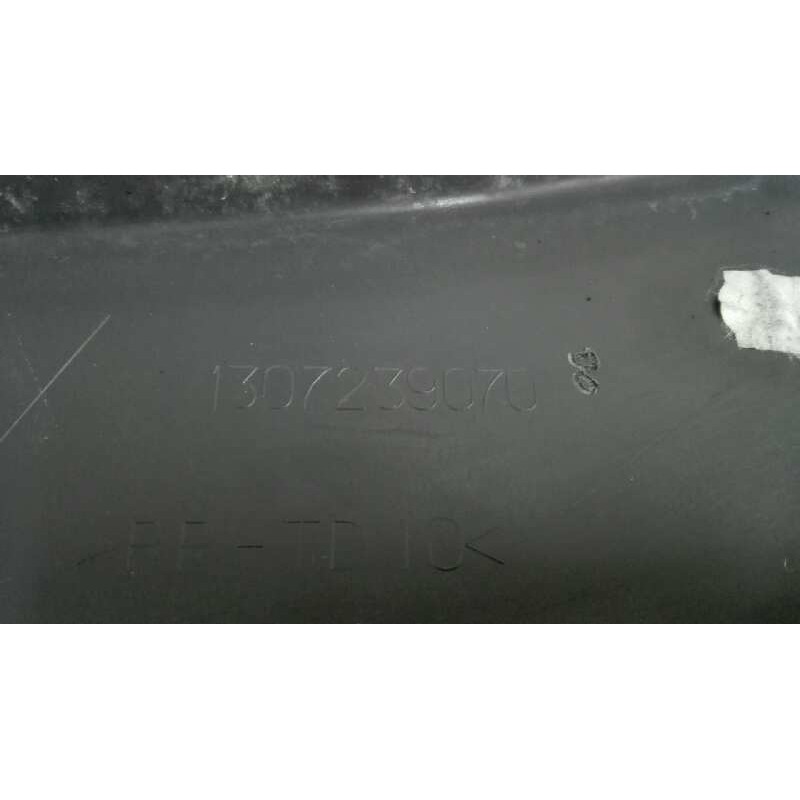 ALETIN TRASERO DERECHO TIENE PEQUEÑOS ROCES