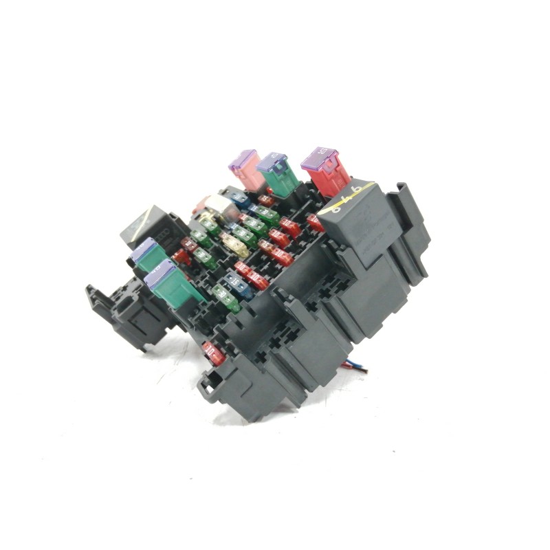 CAJA RELES / FUSIBLES