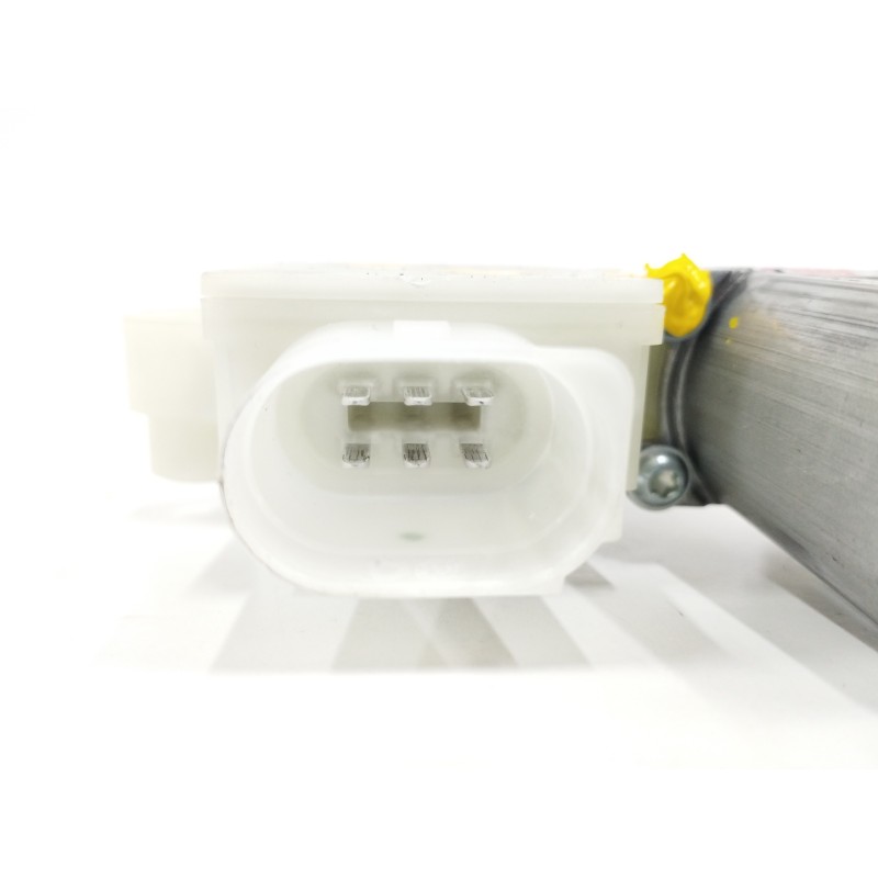 MOTOR ELEVALUNAS DELANTERO DERECHO 6135