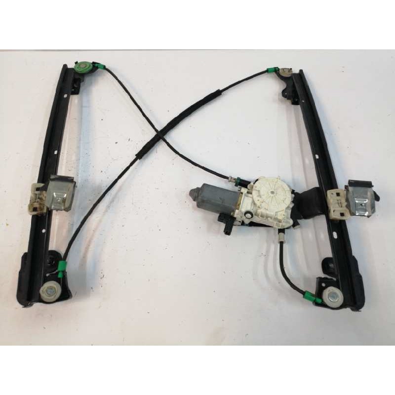 ELEVALUNAS DELANTERO DERECHO BRM6N4959801