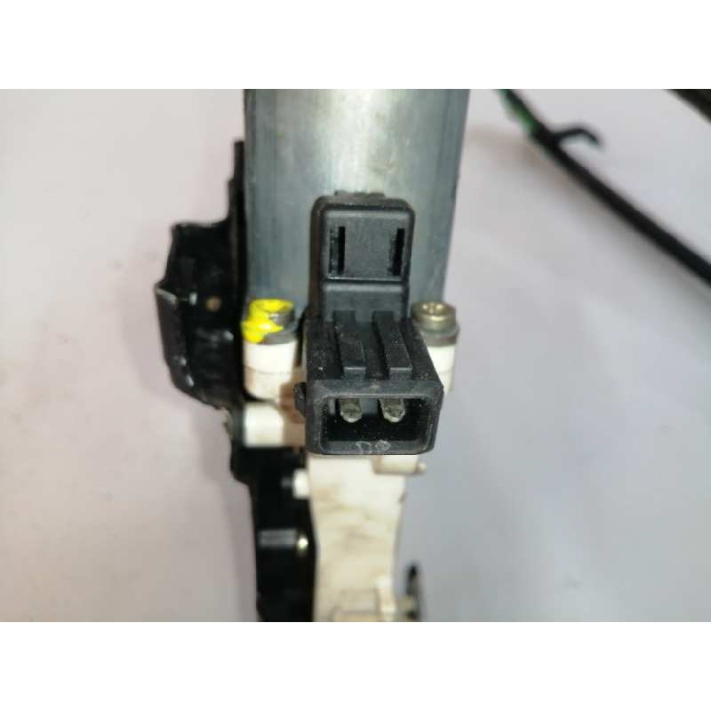 ELEVALUNAS DELANTERO DERECHO BRM6N4959801