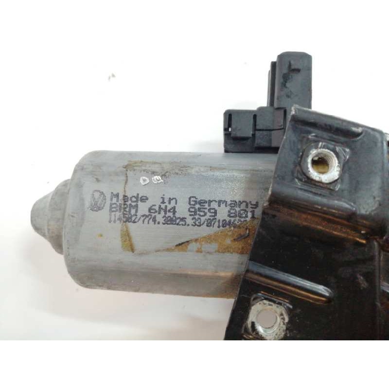 ELEVALUNAS DELANTERO DERECHO BRM6N4959801