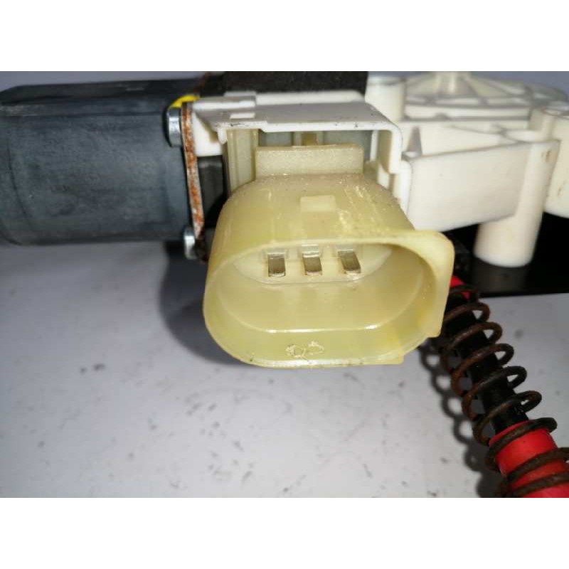 ELEVALUNAS DELANTERO DERECHO 6M2114553B