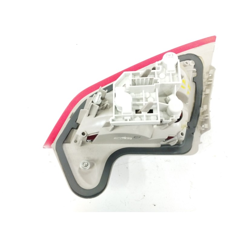 PILOTO TRASERO IZQUIERDO INTERIOR SOPORTE REPARADO