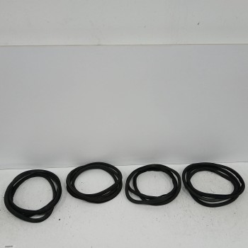 Recambio de gomas contorno puerta para audi a6 berlina (4b2) 2.5 v6 24v tdi referencia OEM IAM   