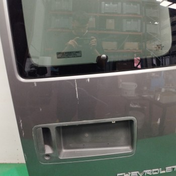 Recambio de porton trasero derecho para chevrolet express van 5.7 cc referencia OEM IAM  OBSERVAR FOTOS 