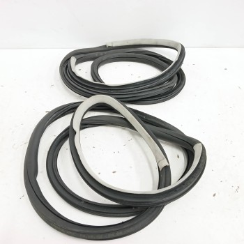 Recambio de gomas contorno puerta para volkswagen passat berlina (3b3) 1.9 tdi referencia OEM IAM   