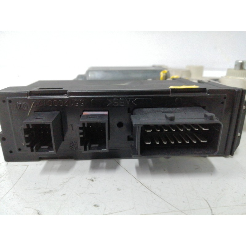 MOTOR ELEVALUNAS DELANTERO DERECHO 7746002103