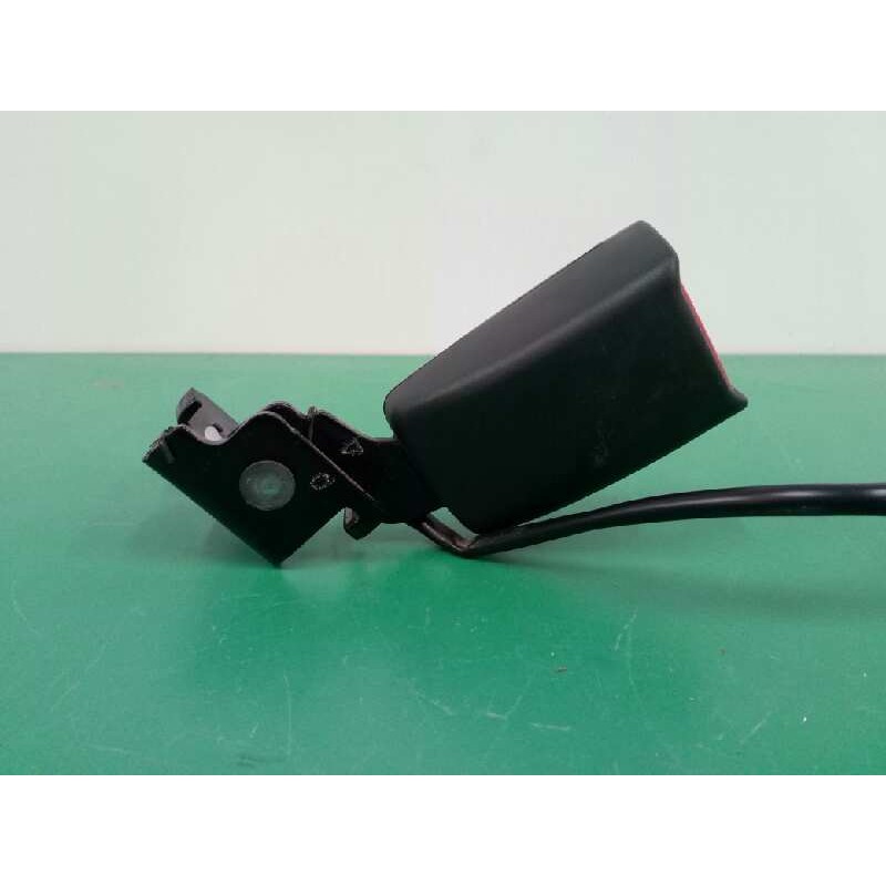 Recambio de enganche cinturon derecho para hyundai i30 1.4 cat referencia OEM IAM  TRASERO 